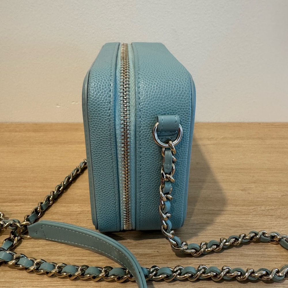 Chanel small teal filigree vanity crossbody bag - Picture 4 of 11